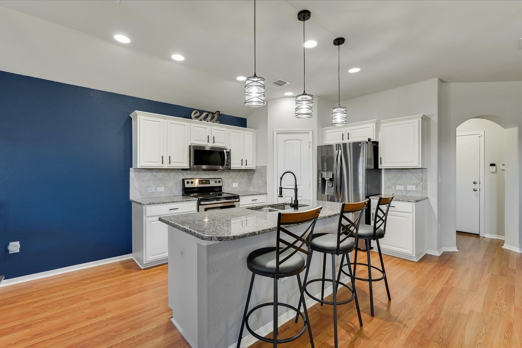725 Pinnacle Dr - Photo 4