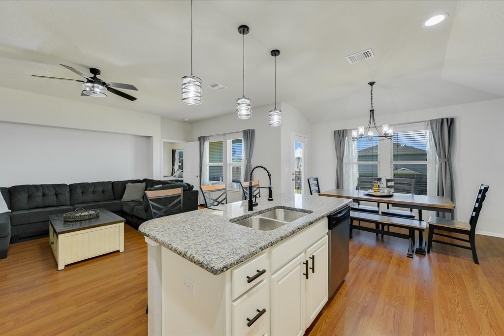 725 Pinnacle Dr - Photo 7