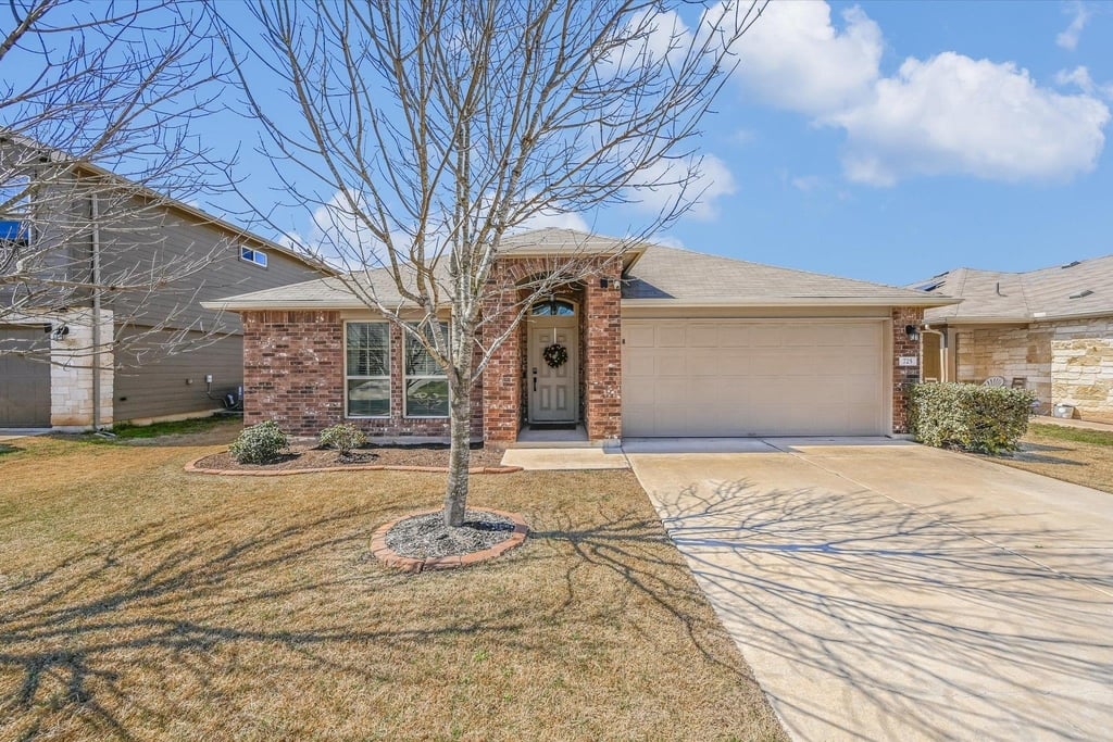 725 Pinnacle Dr - Photo 0
