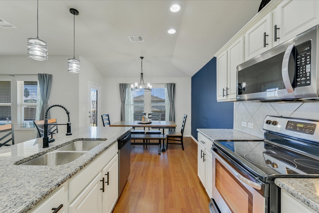 725 Pinnacle Dr - Photo 6