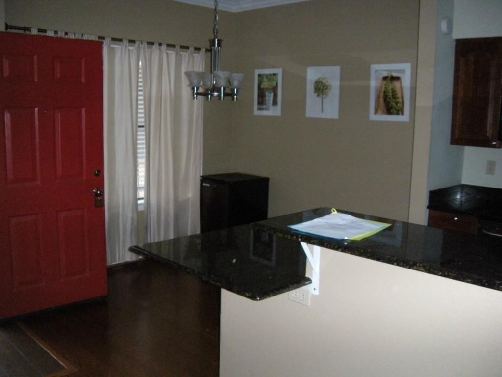915 W 23rd St - Photo 3