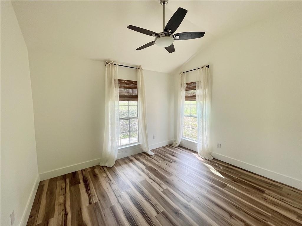 104 Cowal Dr S - Photo 8