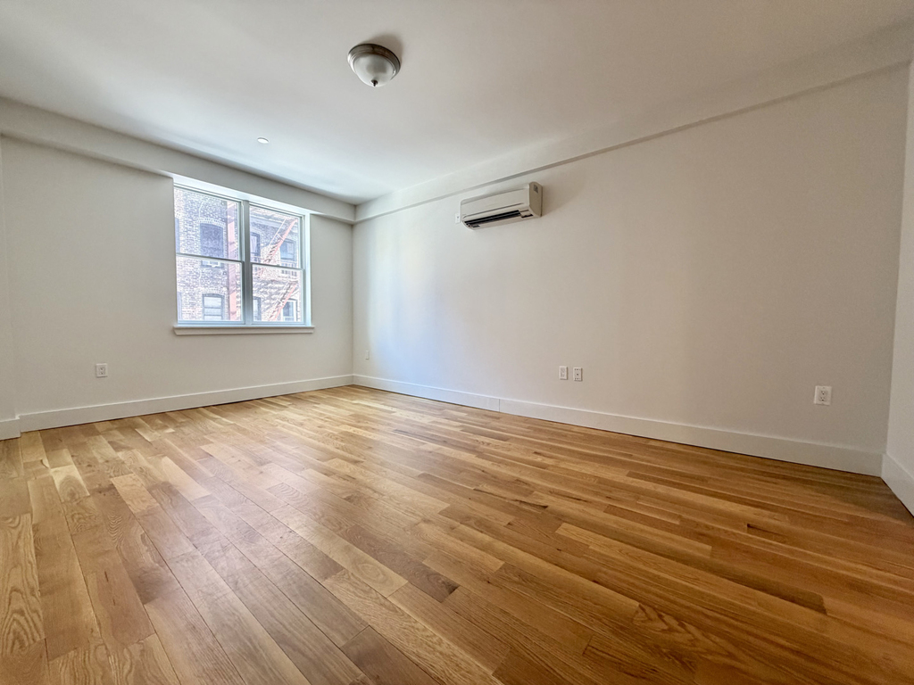 1543 East 19th Street - Photo 2