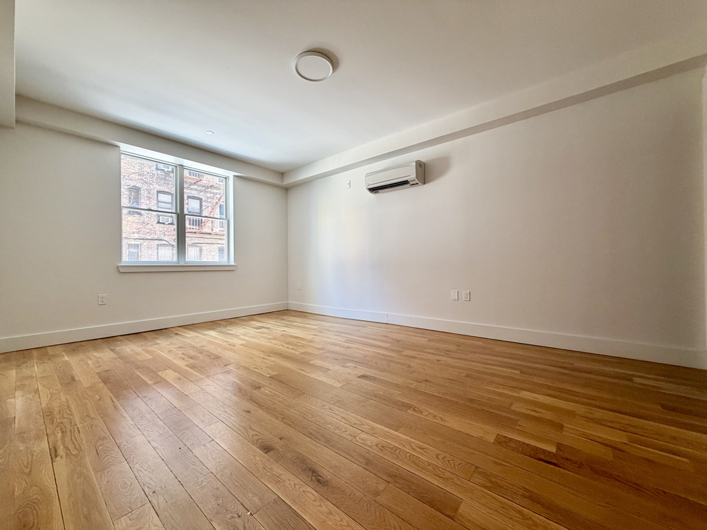 1543 East 19th Street - Photo 3