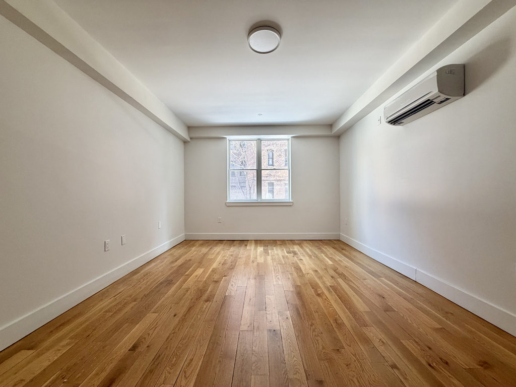 1543 East 19th Street - Photo 4