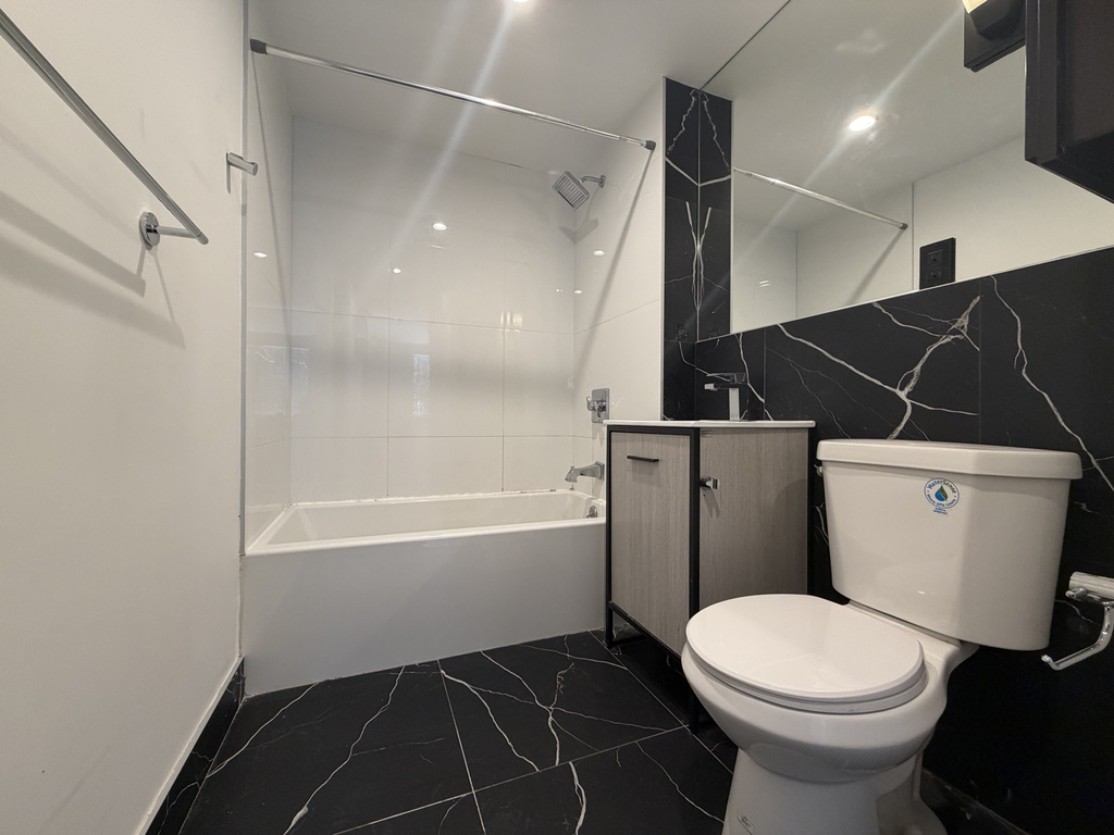 1543 East 19th Street - Photo 5