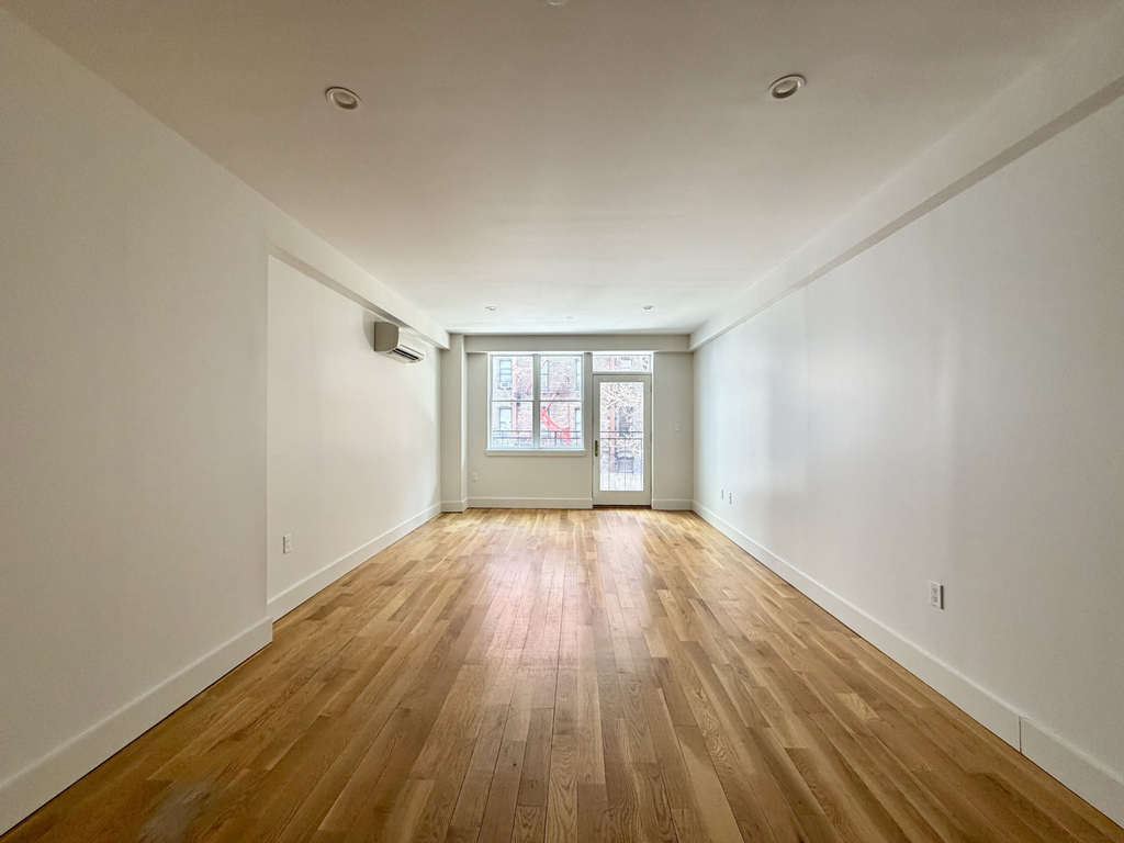 1543 East 19th Street - Photo 1