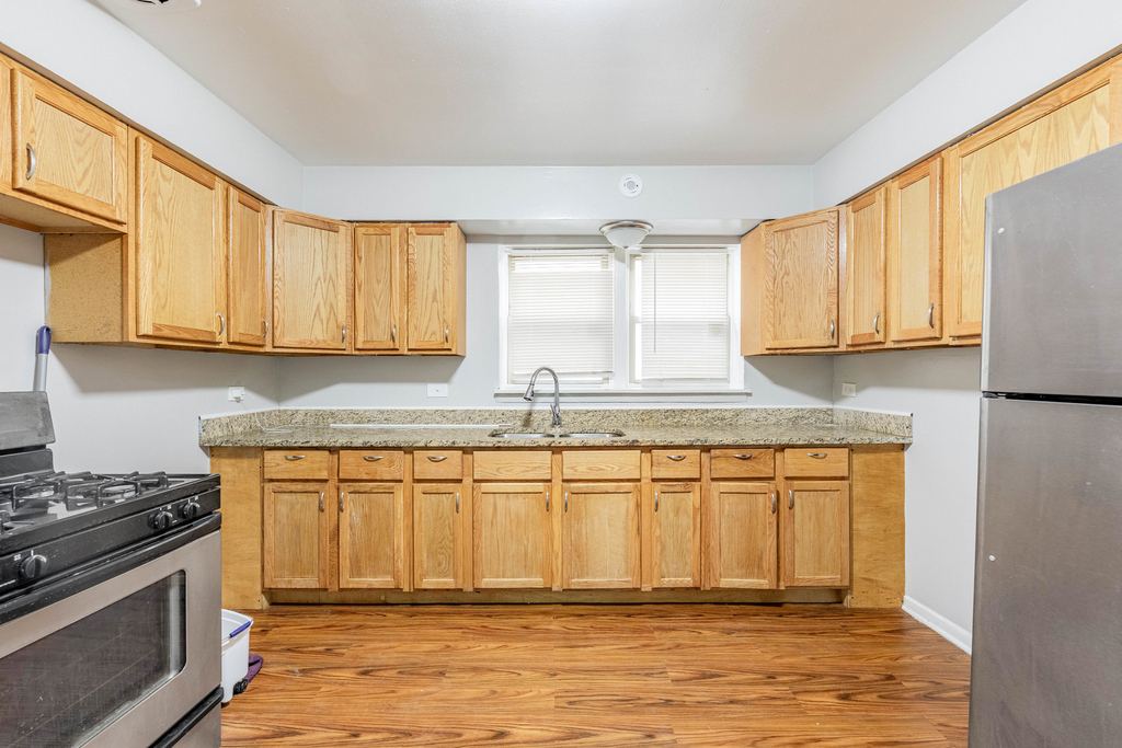7637 S Essex Avenue - Photo 8