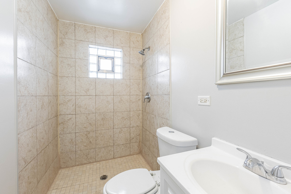7637 S Essex Avenue - Photo 6