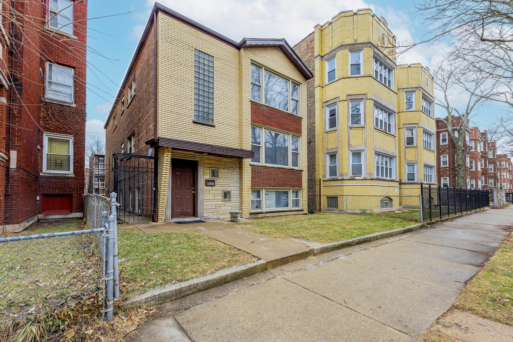 7637 S Essex Avenue - Photo 1