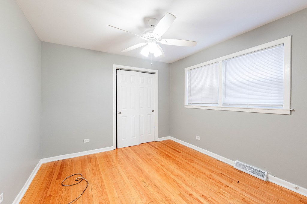 7637 S Essex Avenue - Photo 10