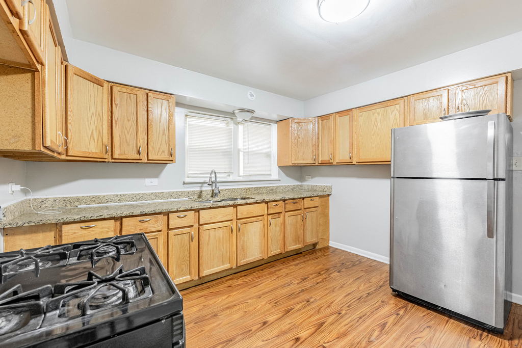 7637 S Essex Avenue - Photo 7