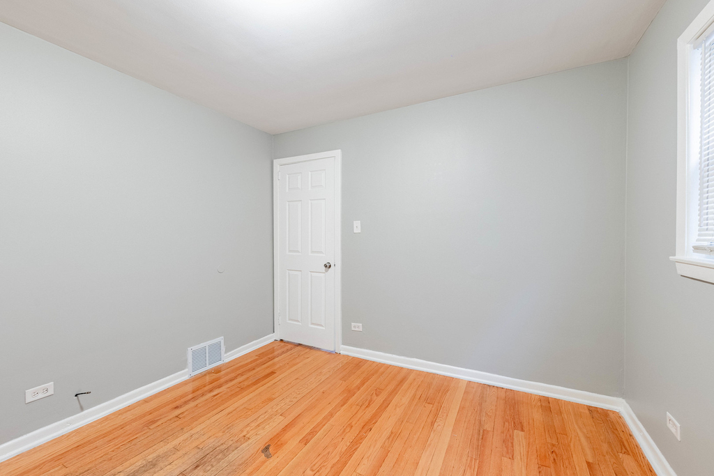 7637 S Essex Avenue - Photo 14