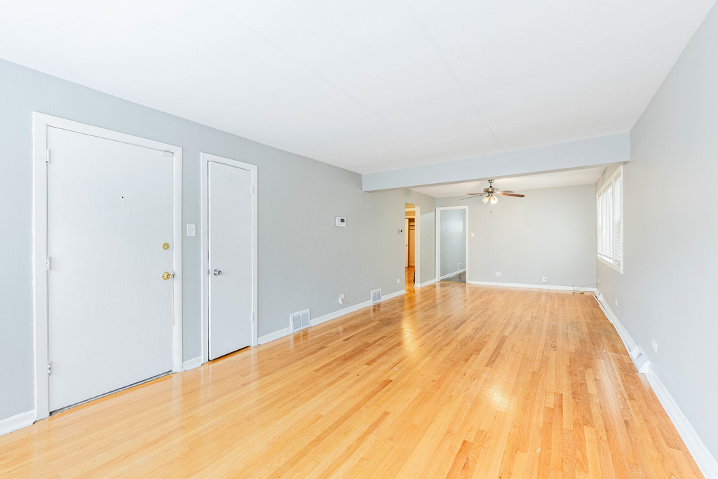 7637 S Essex Avenue - Photo 3
