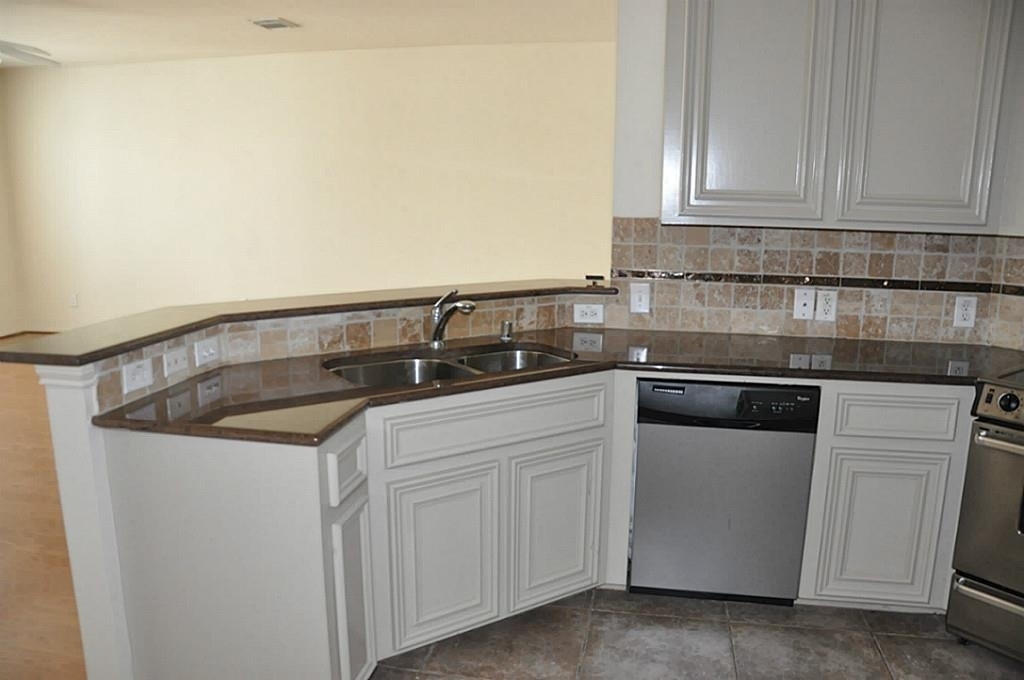 2020 Mason Street - Photo 4