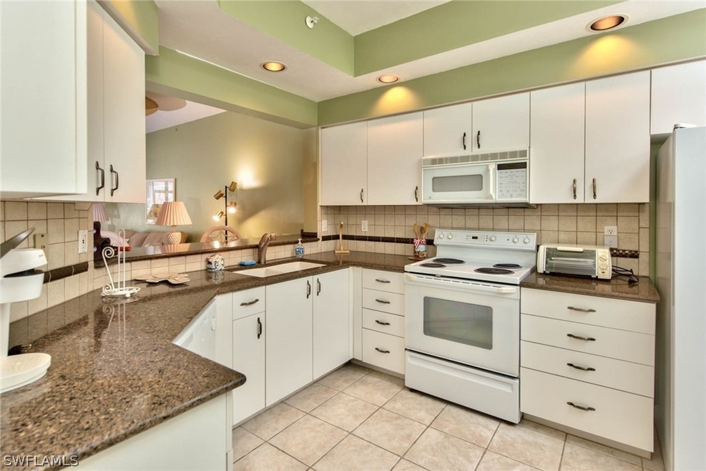 4200 Sawgrass Point Drive - Photo 9
