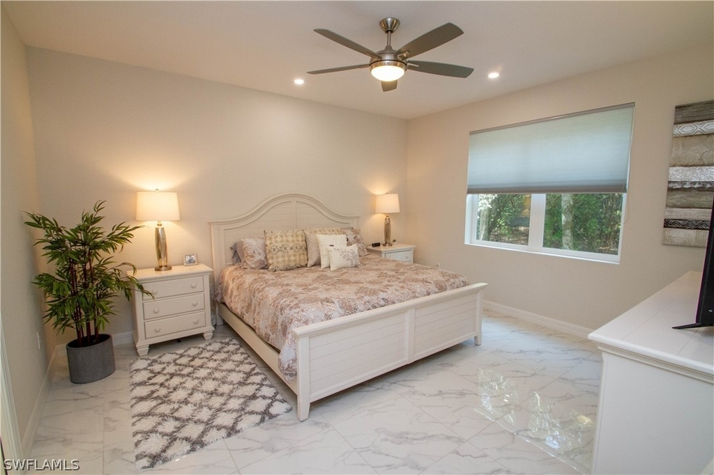 244 Indies Drive E - Photo 10