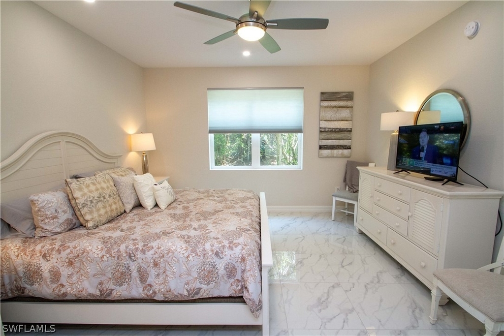 244 Indies Drive E - Photo 14