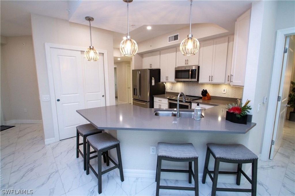 244 Indies Drive E - Photo 3