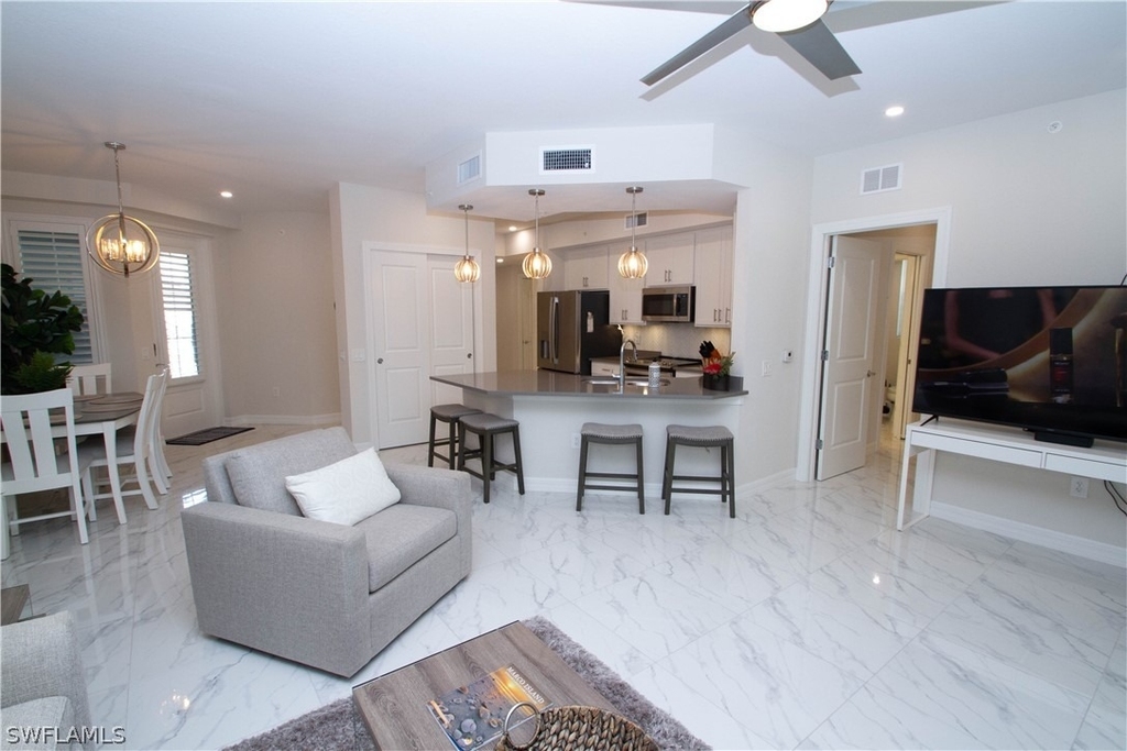 244 Indies Drive E - Photo 2