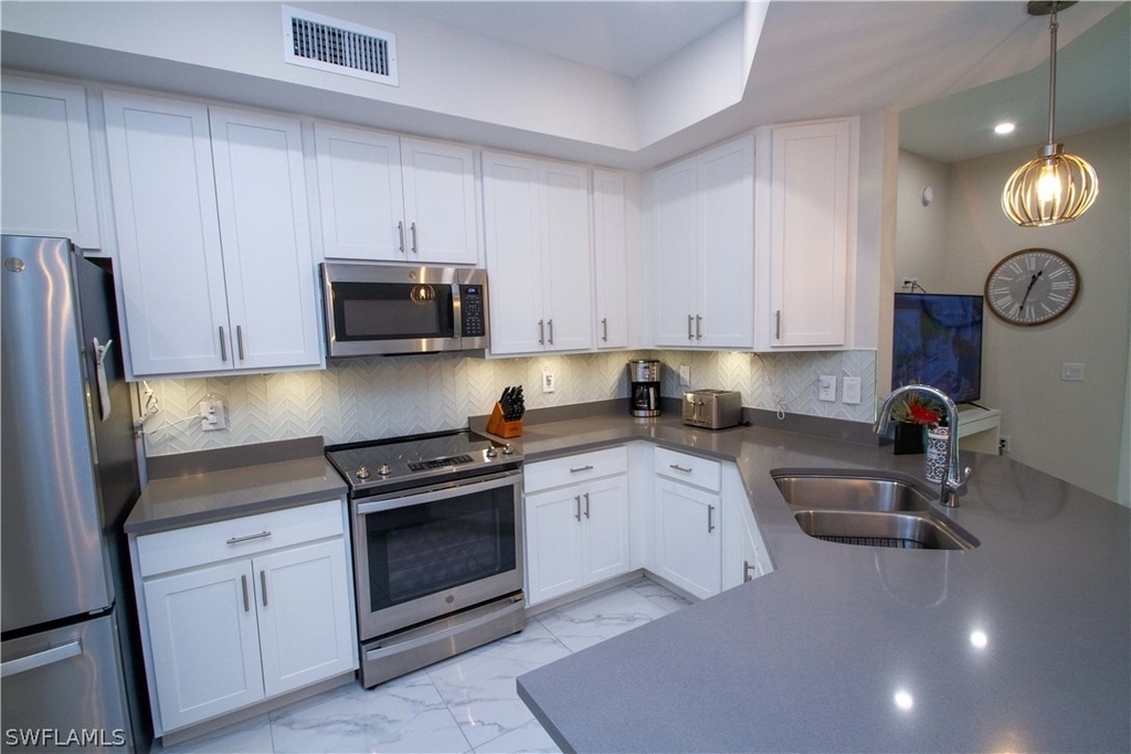 244 Indies Drive E - Photo 6