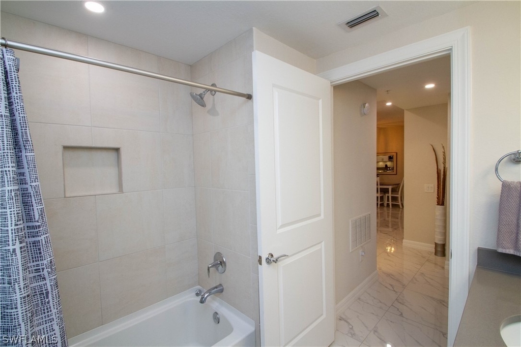 244 Indies Drive E - Photo 23