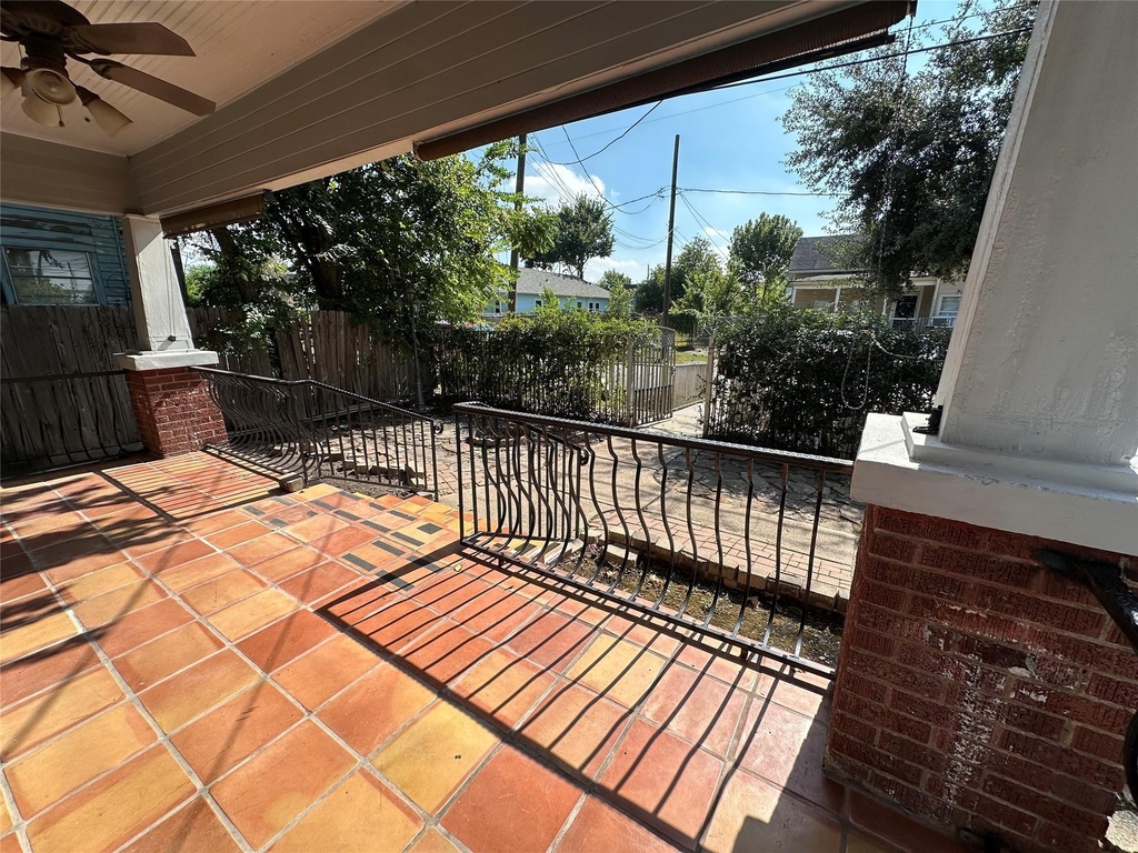 405 James Street - Photo 2