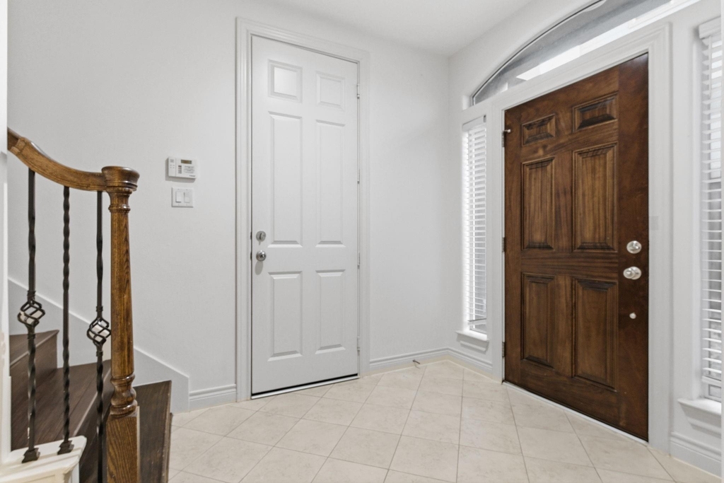1303 Sherwood Point Lane - Photo 4