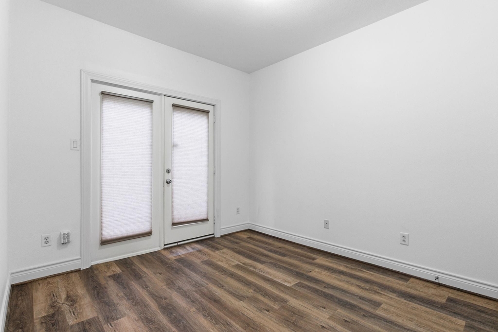 1303 Sherwood Point Lane - Photo 40