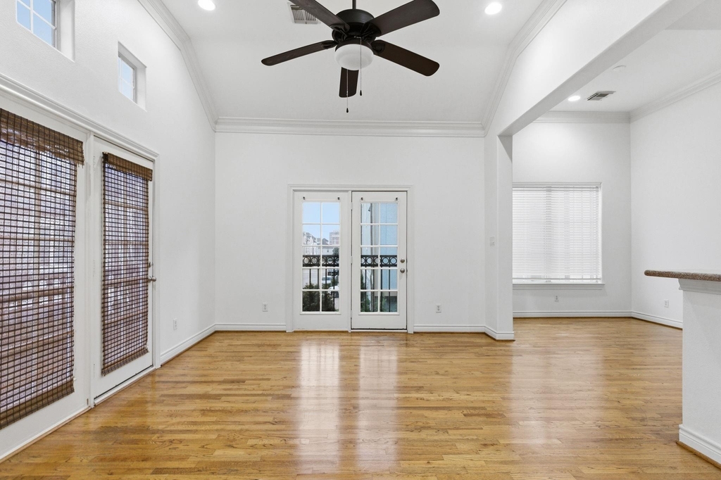 1303 Sherwood Point Lane - Photo 19