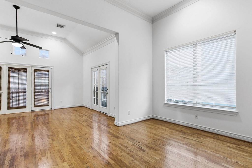 1303 Sherwood Point Lane - Photo 23