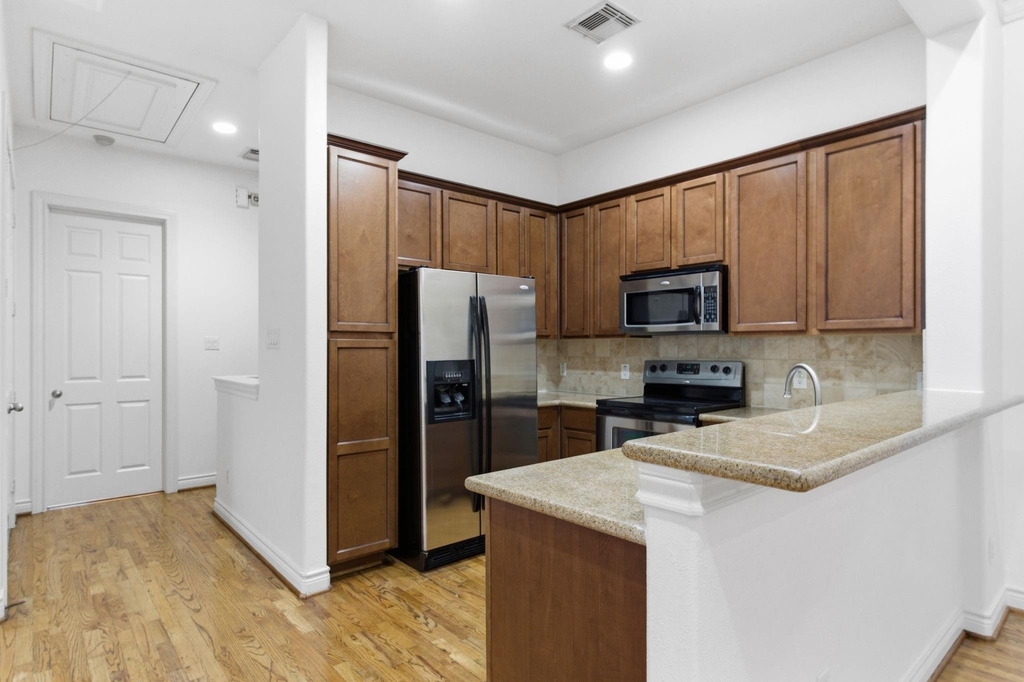 1303 Sherwood Point Lane - Photo 7