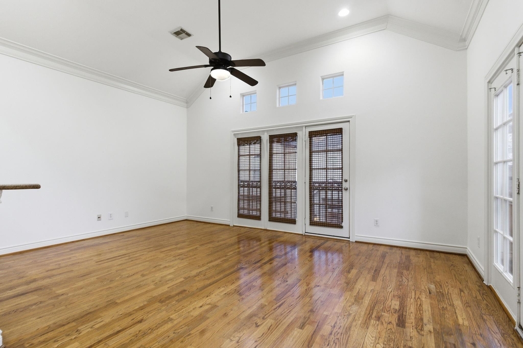 1303 Sherwood Point Lane - Photo 10