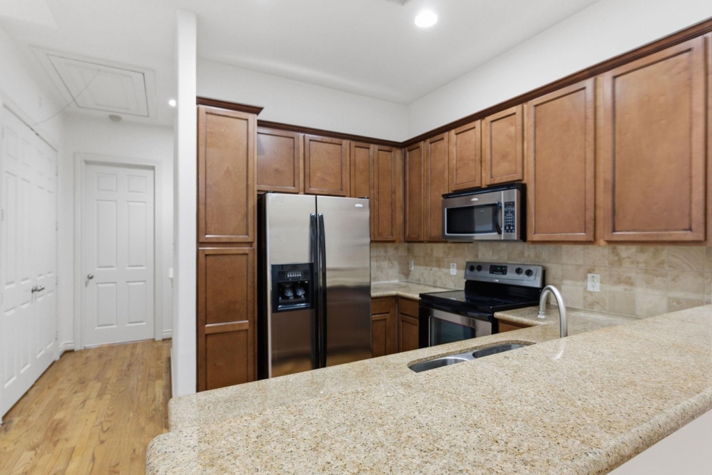 1303 Sherwood Point Lane - Photo 17