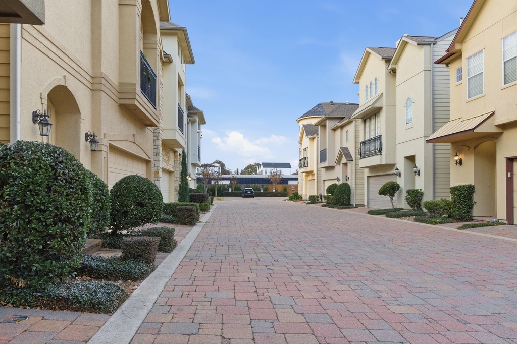 1303 Sherwood Point Lane - Photo 46