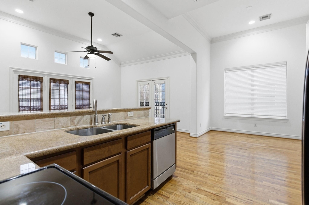 1303 Sherwood Point Lane - Photo 25