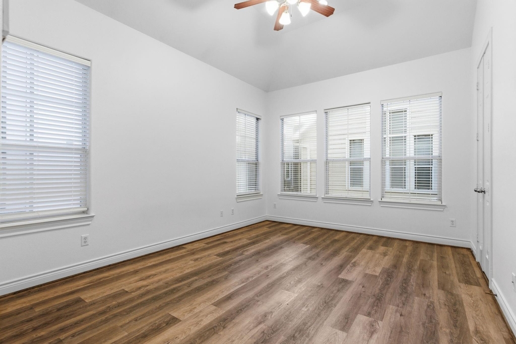 1303 Sherwood Point Lane - Photo 26