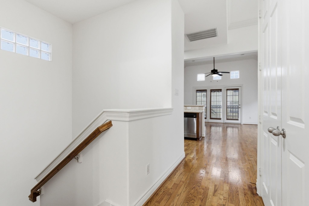 1303 Sherwood Point Lane - Photo 5