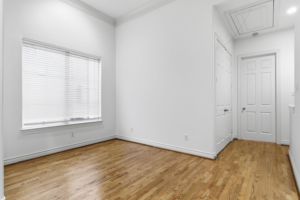 1303 Sherwood Point Lane - Photo 21