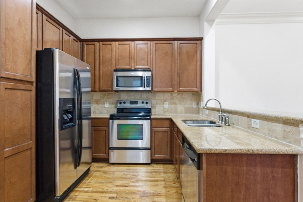 1303 Sherwood Point Lane - Photo 8