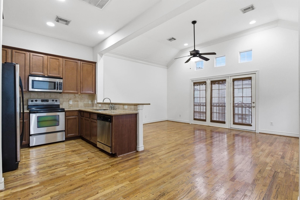 1303 Sherwood Point Lane - Photo 6