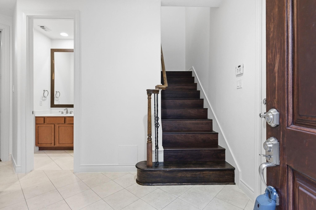1303 Sherwood Point Lane - Photo 3