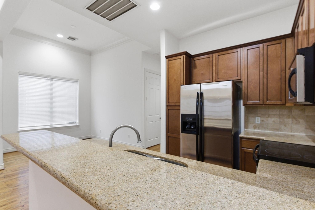 1303 Sherwood Point Lane - Photo 18