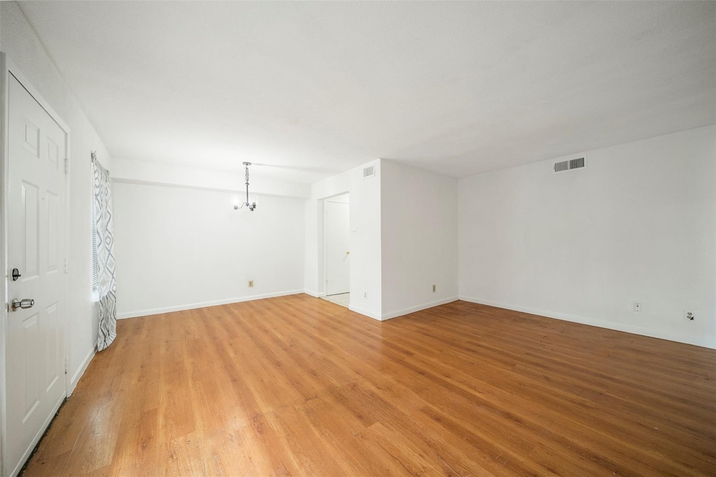 6201 Ranchester Drive - Photo 4