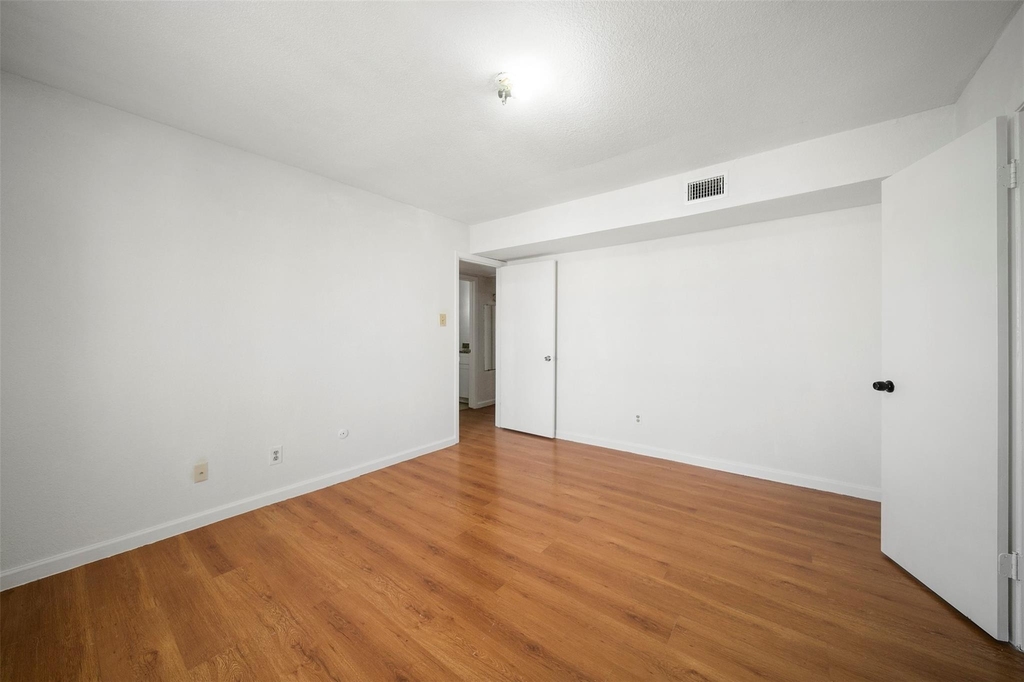6201 Ranchester Drive - Photo 11