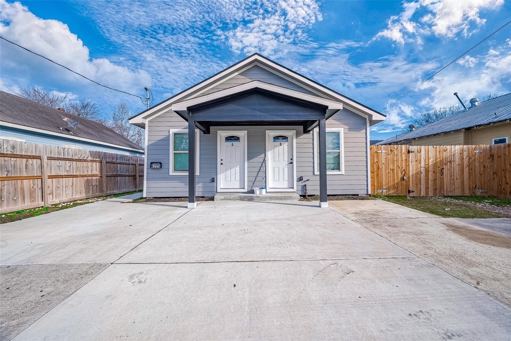 6725 Avenue K - Photo 0