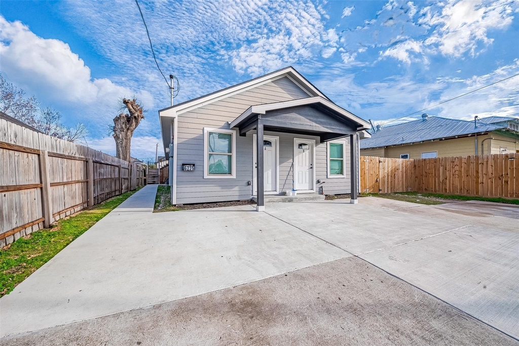 6725 Avenue K - Photo 2
