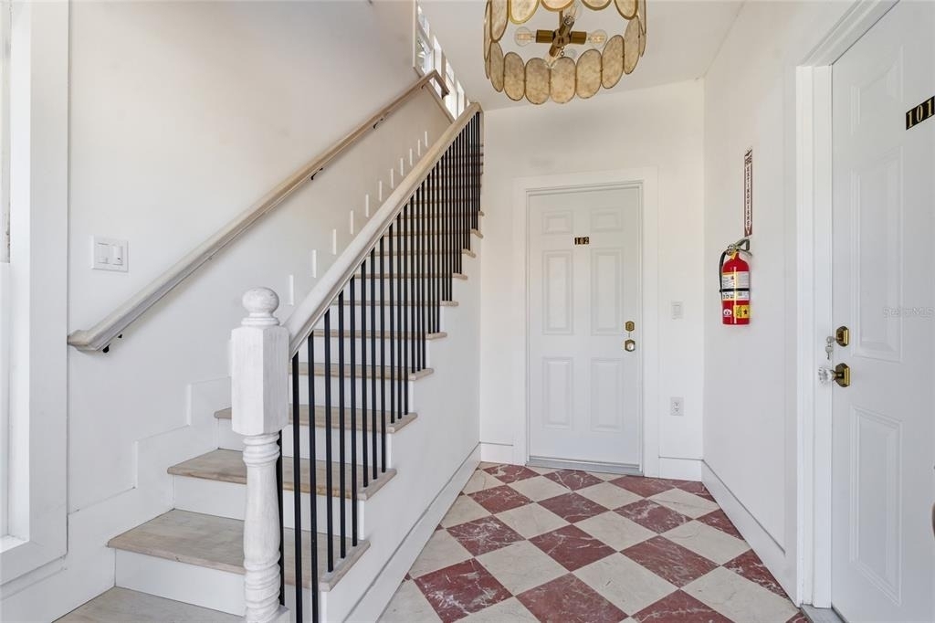 326 6th Avenue N - Photo 2