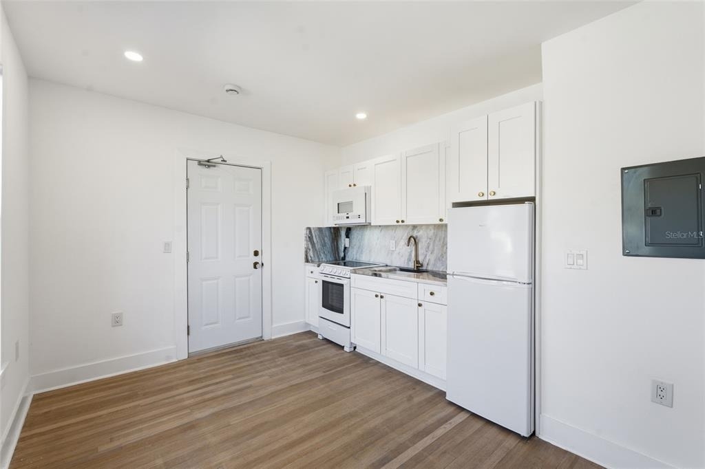 326 6th Avenue N - Photo 6