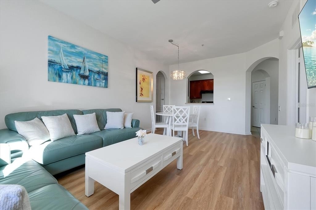 4862 Cayview Avenue - Photo 4